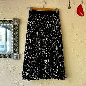 H&M Pleated Cheetah 🐆 Skirt size 4!